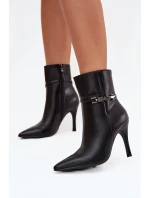 Dámské kotníkové boty na podpatku s páskem a stříbrným prvkem vyhřívané černé Bellisse