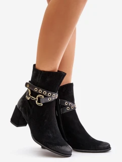 Dámské semišové botky na podpatku s ozdobným páskem Maciejka Černé 06679-01