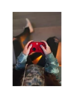 Ovladač Microsoft Xbox Series - pulzující červená barva