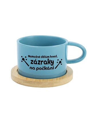 NEMOŽNÉ DĚLÁM HNED, ZÁZRAKY NA POČKÁNÍ - modrý hrníček makronka 200 ml NEMOŽNÉ DĚLÁM HNED, ZÁZRAKY NA POČKÁNÍ - modrý hrníček makronka 200 ml