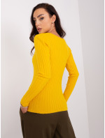 Tmavě žlutý vypasovaný klasický dámský svetr