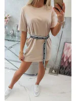Šaty s ozdobným páskem béžové Šaty s ozdobným páskem béžové
