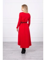 Šaty s ozdobným páskem a červeným nápisem Šaty s ozdobným páskem a červeným nápisem