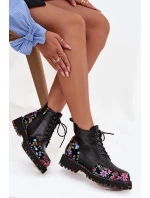 Kožené dámské kotníkové boty s květinami zateplené Artiker 57C0180 Černé Kožené dámské kotníkové boty s květinami zateplené Artiker 57C0180 Černé