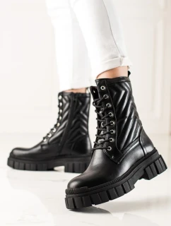 Zajímavé dámské kotníčkové boty černé na plochém podpatku