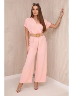 Kombinéza s ozdobným páskem v pase losos Kombinéza s ozdobným páskem v pase losos