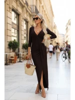 404-14 Elegantní dlouhé šaty s obálkovým výstřihem a rozparkem - čokoládově hnědé