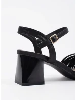 Krásné černé dámské sandály na širokém podpatku Krásné černé dámské sandály na širokém podpatku