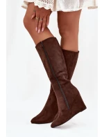 Zateplené dámské kozačky na klínu čokoládové Rosina
