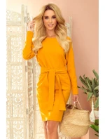 Dámské šaty v hořčicové barvě se širokým páskem pro zavazování 209-8 Dámské šaty v hořčicové barvě se širokým páskem pro zavazování 209-8