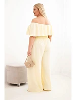 Dámská kombinéza Plus Size s odhalenými rameny, s volánem a širokými nohavicemi žlutý Dámská kombinéza Plus Size s odhalenými rameny, s volánem a širokými nohavicemi žlutý