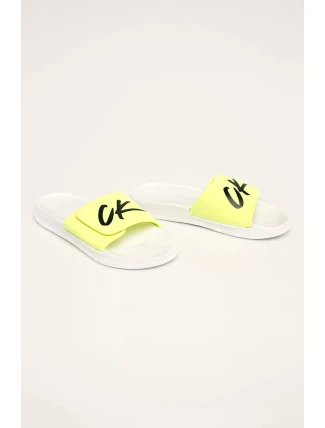 Pantofle KM0KM00499-YCD bíložlutá - Calvin Klein Pantofle KM0KM00499-YCD bíložlutá - Calvin Klein