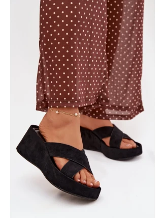 Dámské pantofle na platformě z eko semiše černé Calorine