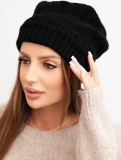 Dámská zimní čepice z vlny s dekorativním pletením K451 černá