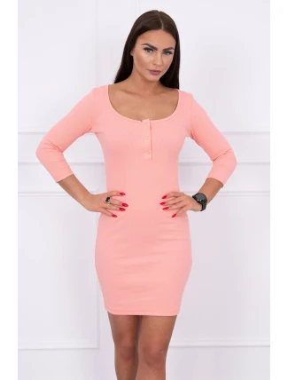 Šaty s meruňkovým výstřihem na knoflíky Šaty s meruňkovým výstřihem na knoflíky