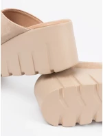 Zajímavé dámské hnědé  nazouváky na klínku