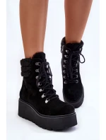 Dámské semišové boty na klínku černé Meniko