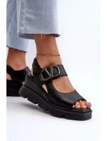 Dámské sandály na klínku a platformě z eko kůže, černá triaola Dámské sandály na klínku a platformě z eko kůže, černá triaola