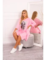 Šaty s potiskem a rozšířeným spodním dílem světle růžové