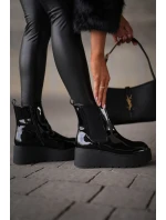 Lakýrované dámské kotníkové boty na platformě a klínku, černé Wloedia