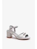 Dámské sandály z eko kůže na vysokém podpatku se stříbrnými ozdobami Narhi Dámské sandály z eko kůže na vysokém podpatku se stříbrnými ozdobami Narhi