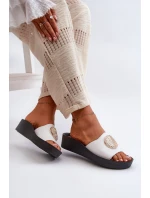 Zazoo 2920 Kožené Dámské Žabky Na Klinu S Zlatým Detailní Bílé Zazoo 2920