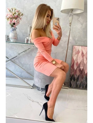 Přiléhavé šaty s výstřihem do V meruňkové barvy Přiléhavé šaty s výstřihem do V meruňkové barvy