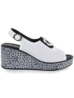 Dámské kožené sandály na platformě bílé S.Barski 7014