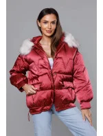 Krátká oversize bunda ve vínové bordó barvě (H-1109-25) Krátká oversize bunda ve vínové bordó barvě (H-1109-25)