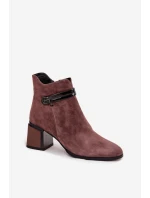 Dámské semišové kožené kotníkové boty na sloupkovém podpatku – hnědé