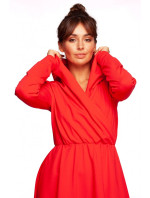 B245 Rozšířené šaty se zavinováním a kapucí - červené