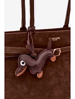 Kožená kabelka z imitace semiše přívěšek jezevčík čokoládová Noellea