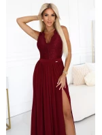 211-8 Dlouhé šaty LEA s krajkovým výstřihem a rozparkem na nohou - bordó