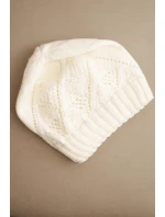 Dámská zimní čepice z vlny a s geometrickým vzorem K479 ecru