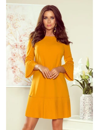 Pohodlné plisované dámské šaty v hořčicové barvě model 7771171 Pohodlné plisované dámské šaty v hořčicové barvě model 7771171