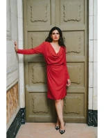 S428 Šaty s výstřihem - červené