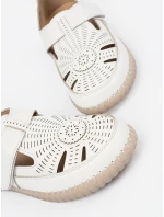 Stylové dámské polobotky bílé na plochém podpatku Stylové dámské polobotky bílé na plochém podpatku