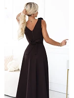643-10 Elegantní večerní maxi šaty s rozparkem a růžemi – čokoládově hnědé