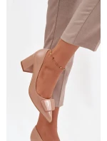 Dámské lakované lodičky na blokovém podpatku s ozdobou Isoline – nude Dámské lakované lodičky na blokovém podpatku s ozdobou Isoline – nude
