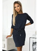 13-157 Sportovní šaty s vázáním a kapsami - džínovina s malými puntíky 13-157 Sportovní šaty s vázáním a kapsami - džínovina s malými puntíky