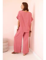 Dámský komplet z viskózy s ozdobným květem a širokými kalhotami - tmavě růžový Dámský komplet z viskózy s ozdobným květem a širokými kalhotami - tmavě růžový