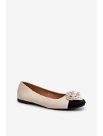 Dámské baleríny z ekologické kůže s ozdobným detailem béžové Divinella Dámské baleríny z ekologické kůže s ozdobným detailem béžové Divinella