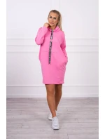 Šaty s kravatou ve světle růžové barvě