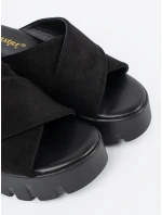 Jedinečné dámské černé nazouváky na klínku Jedinečné dámské černé nazouváky na klínku