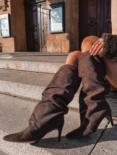 Dámské zateplené kozačky na jehlovém podpatku Mavella – čokoládové, eko semiš