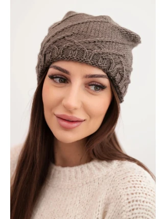 Dámská zimní čepice s ozdobným pletením a klasickým střihem K372 cappuccino