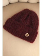 Dámská zimní čepice z nadýchané příze a s elegantním knoflíkem bordová Dámská zimní čepice z nadýchané příze a s elegantním knoflíkem bordová