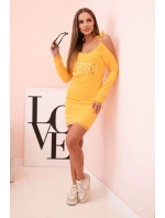 Dámská bavlněná šaty s odhalenými rameny a nápisem OFFLINE hořčicová