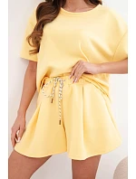 Dámský komplet z viskózy (máslový) s krátkým rukávem a kraťasy s vysokým pasem žlutý Dámský komplet z viskózy (máslový) s krátkým rukávem a kraťasy s vysokým pasem žlutý