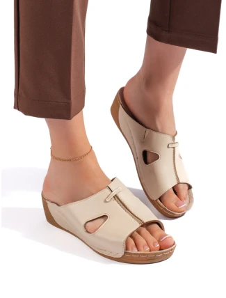 Výborné dámské sandály na klínku Výborné dámské sandály na klínku